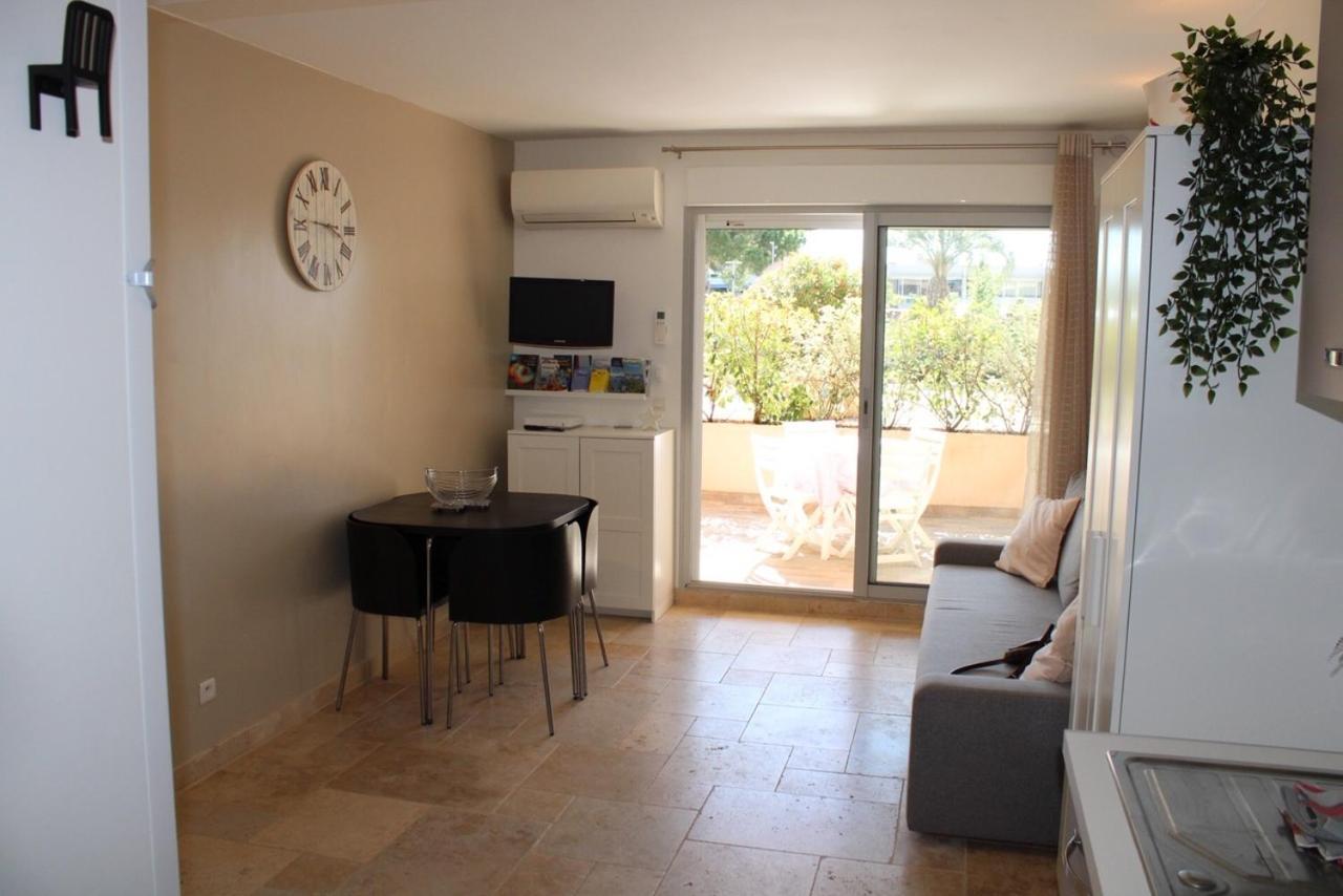 Holidays Hyeres Exterior photo